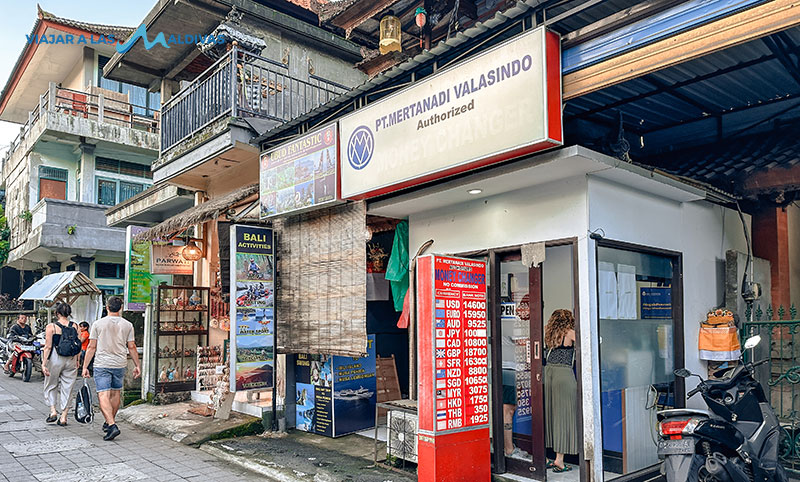cambiar dinero viajar a Bali